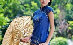 坐下来自己慢慢摇视频